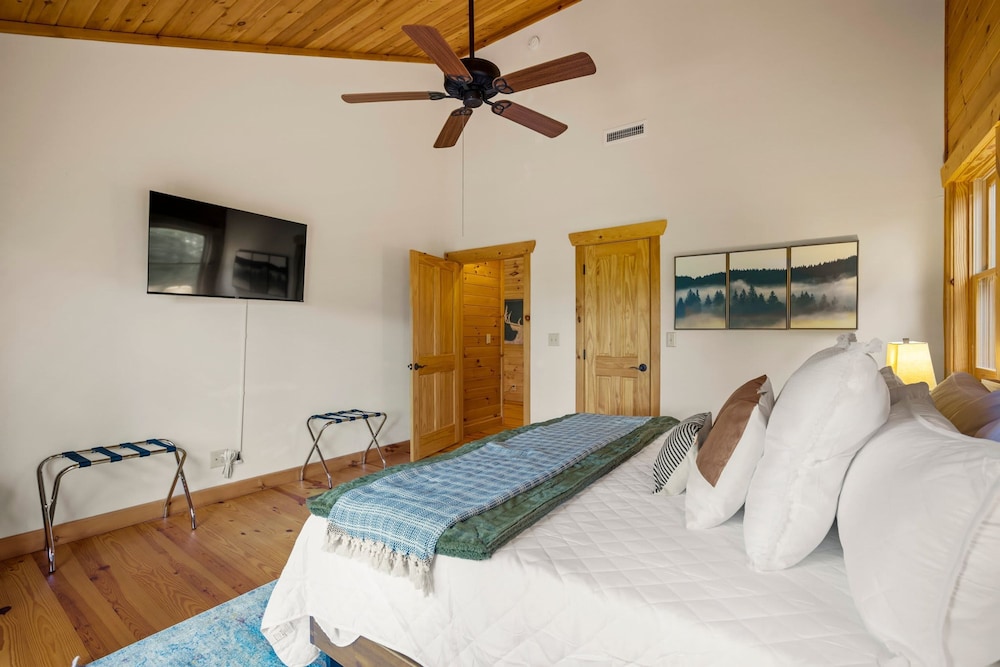 Eagle Nest Lodge Hot Tubs Mountain Views
