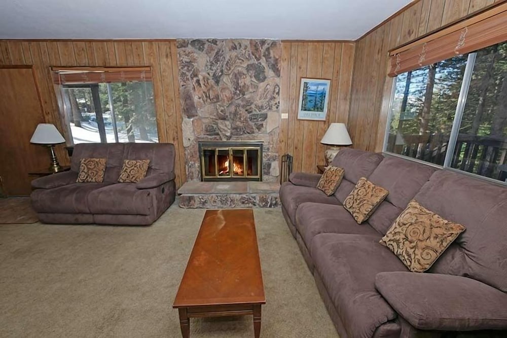 Lake Tahoe Vacations - 1629 Pioneer Trail 4 Bedroom Home by RedAwning - Property Image 13