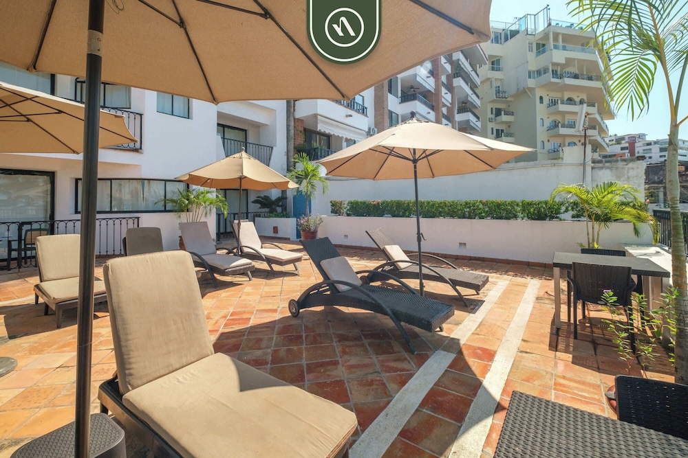 Amazing 1 BR Condo - Partial Oceanview - Pool