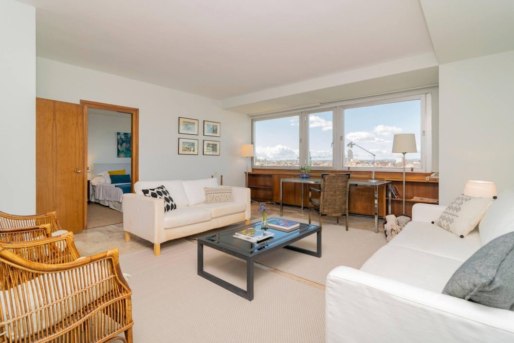 Colon 819 in Madrid With 1 Bedrooms and 1 Bathrooms