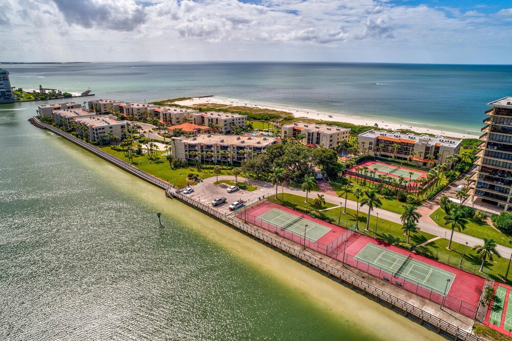 Land's End 11-307 Beach Front - Premier