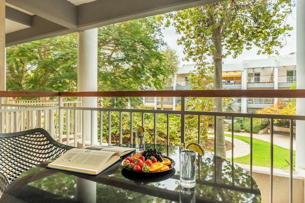Royal Park Apt Resort by Sea N Rent