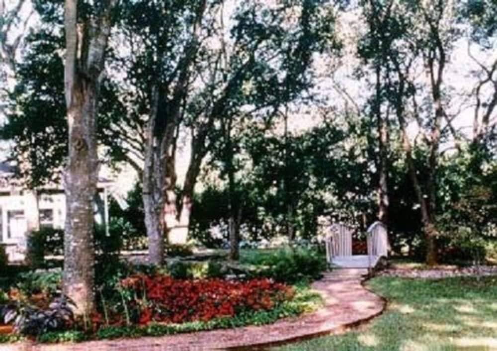 Far View - A Bed & Breakfast Estate