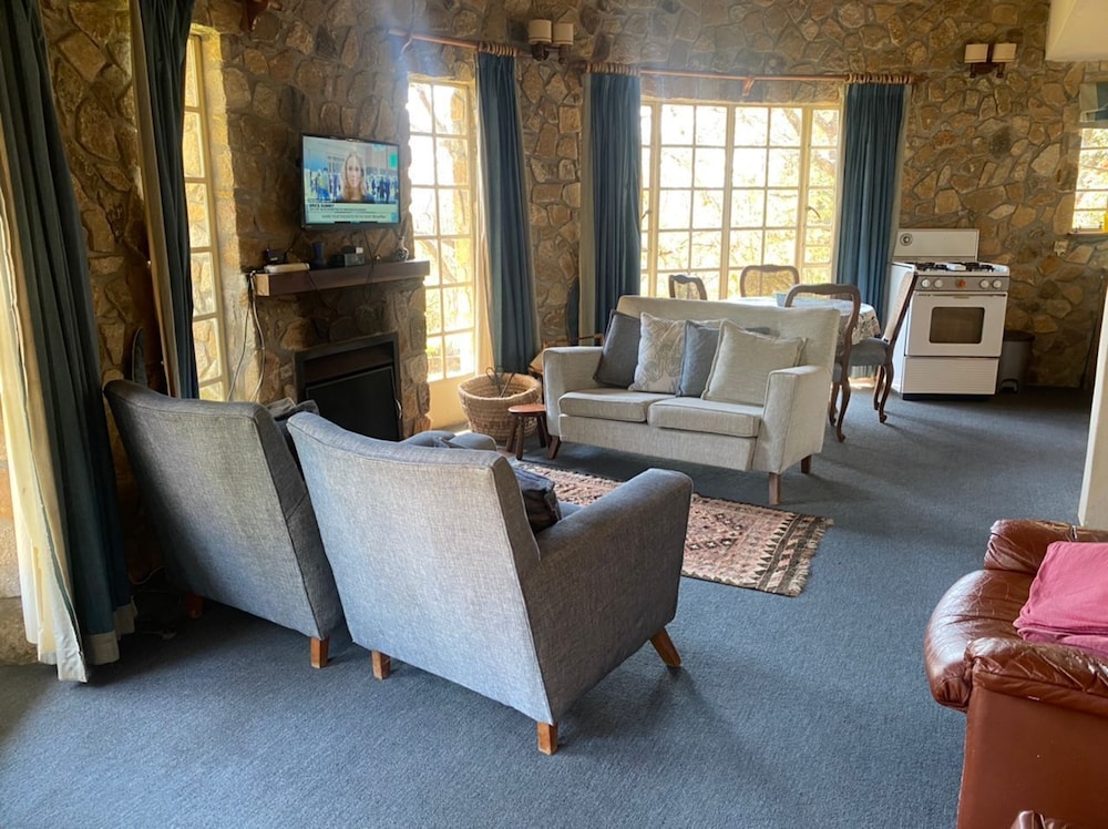 Beautiful Round Shaped Cottage - 2094