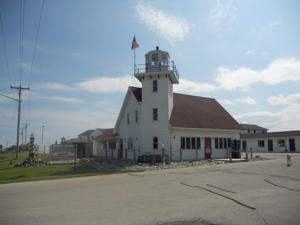Coho Motel and Suites