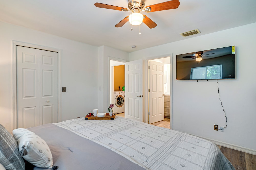 Quiet Neighborhood! Poolside Oasis in Cape Coral