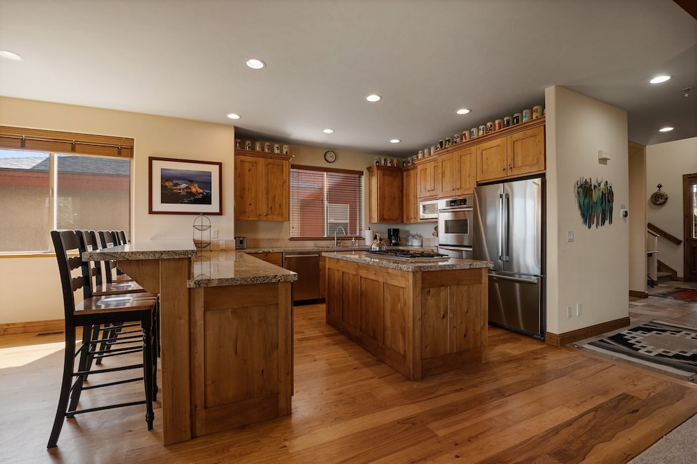 Midway 4 Bedroom Golf Course Luxury Turnberry 23 Home