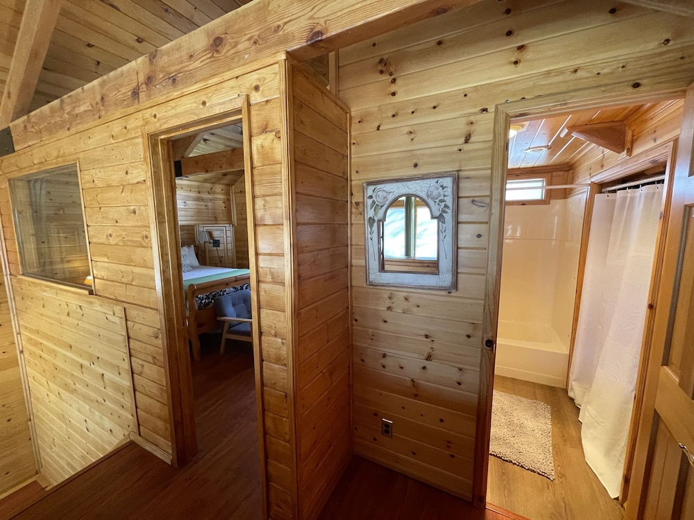Discover Serenity Cozy Cabin With Mountain Views