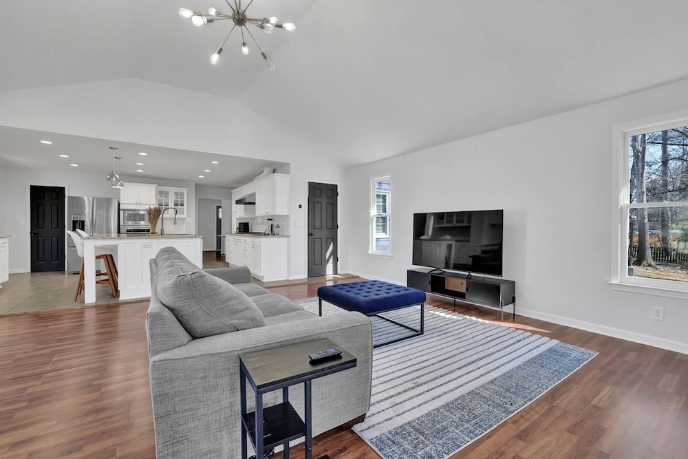 Chamblee Retreat 3BR Home w Spacious Porch