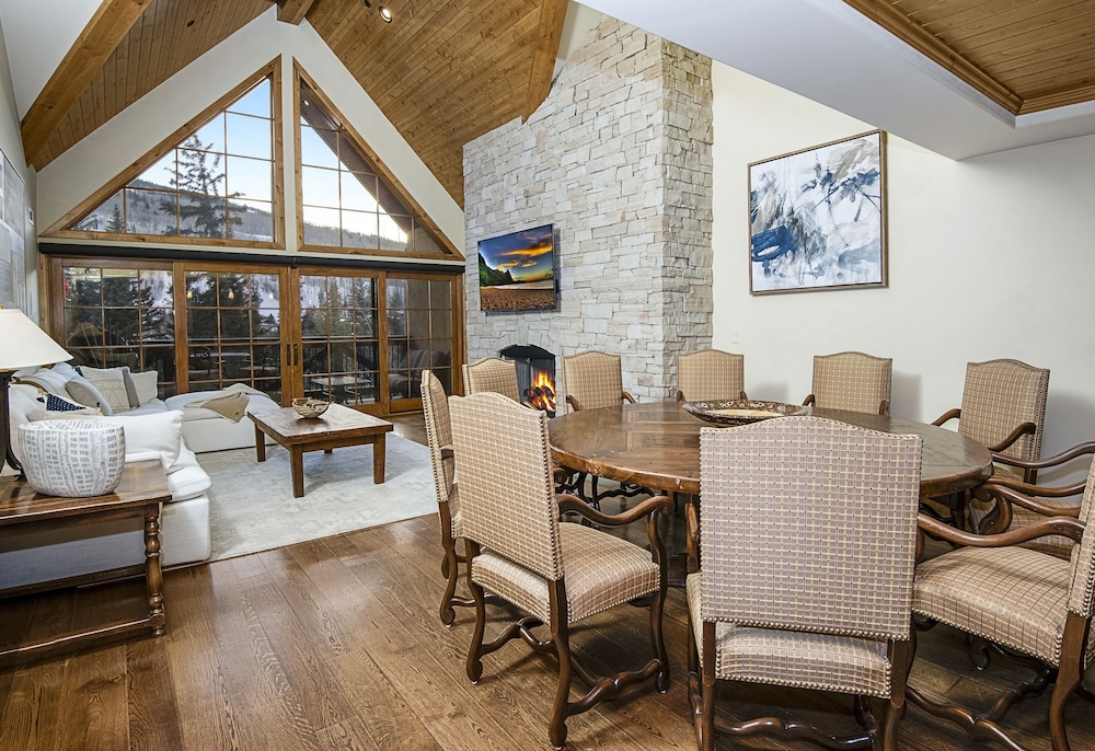 Vail Mountain View #402 4 Bedroom Condo