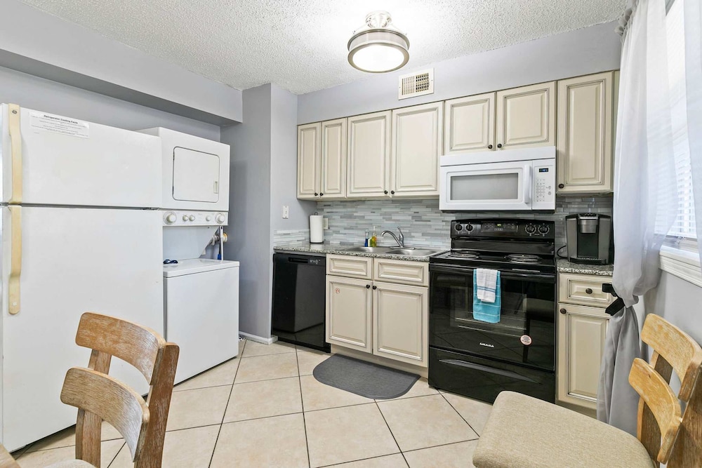 Three 2br Condos Walk to Beach Hangout