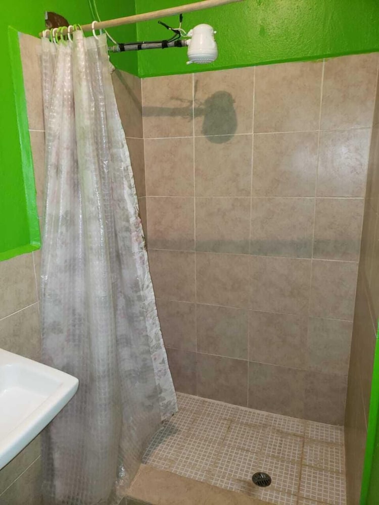 Hostal Guacamayos
