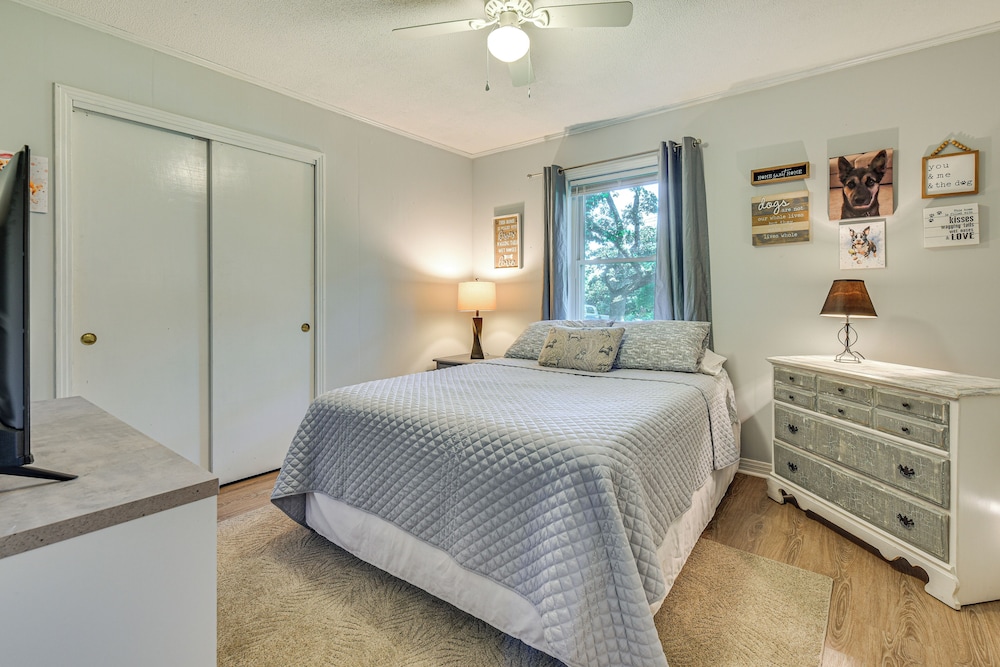 Spacious Home w/ Hot Tub in Fort Walton Beach!