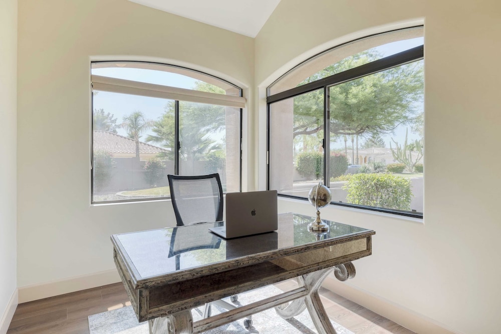 Luxe Scottsdale Oasis With Pool, Hot Tub, Firepit and Outdoor Lounge Avantstay