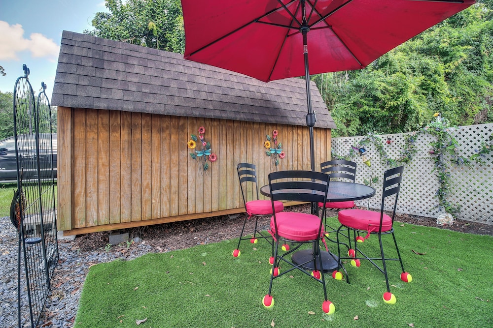 Private Patio: Cargo District, Dtwn Wilmington Apt