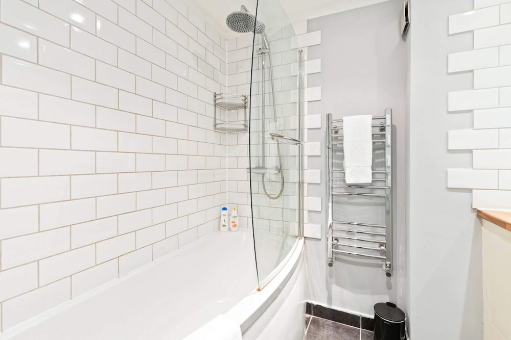 Spacious 2 Bedroom Apartment in Cricklewood
