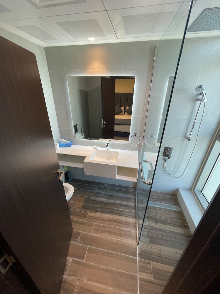 Best Townhouse On Jcv 4 Bedrooms With Jacuzzi