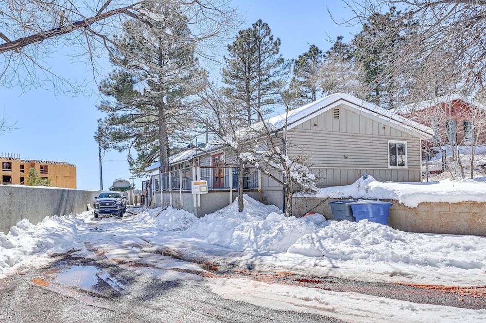 Flagstaff Home w/ Grill: 3 Mi to Historic Downtown