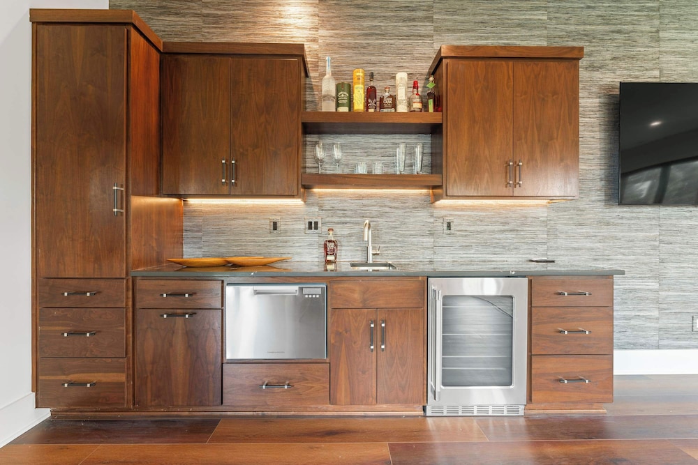 The Luxe Barn Home for 4