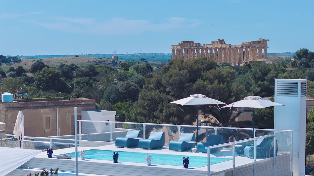 Hotel with swimming pool in Marinella di Selinunte