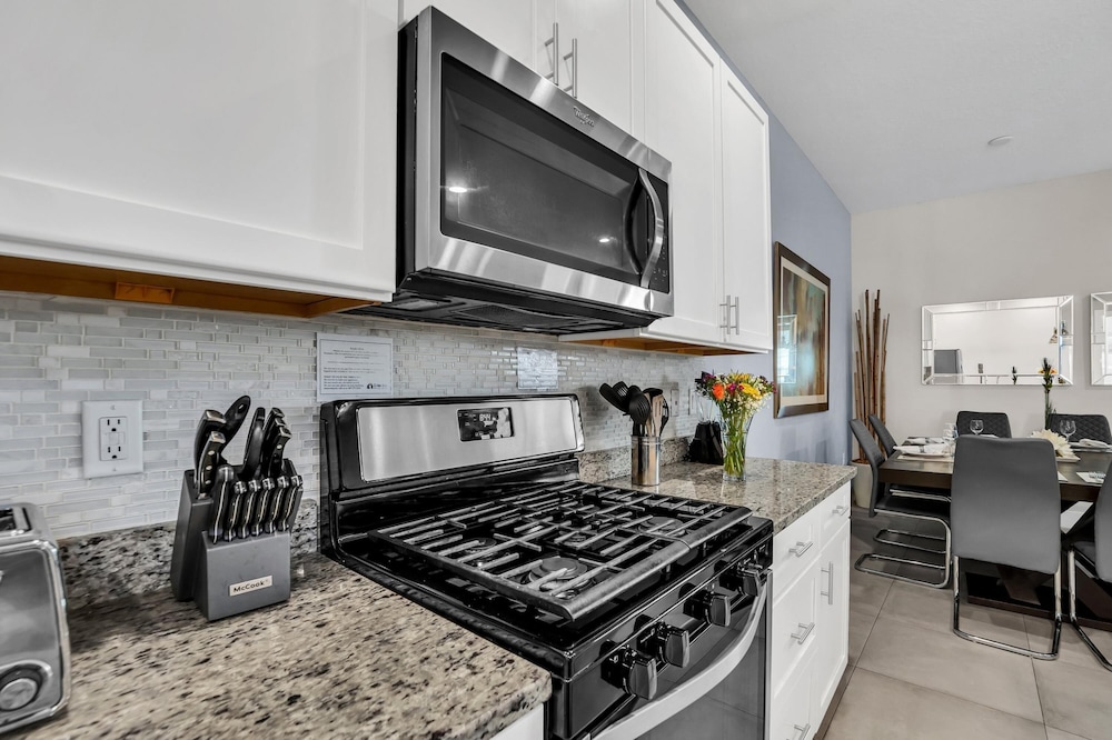5 BR 6 Full BA Villa 5min Disney BBQ Hot Tub, Zdjęcie 18