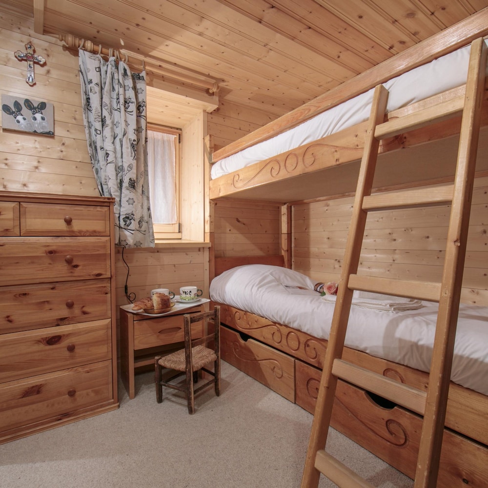 Chalet Du Croz RJ in Le Tour Argenti re