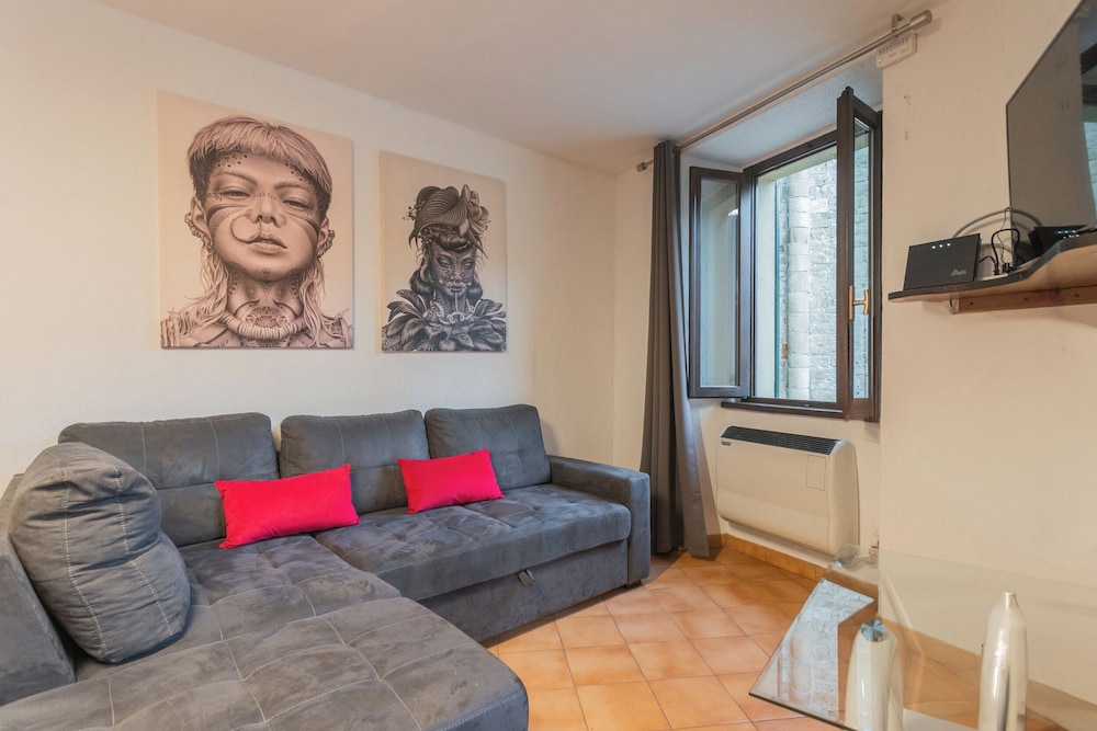 Bell Tower Square by Rent all Como