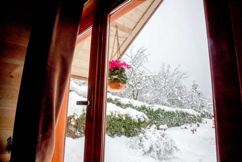 Kedra Village Chalet - Cozy Mountain Retreat