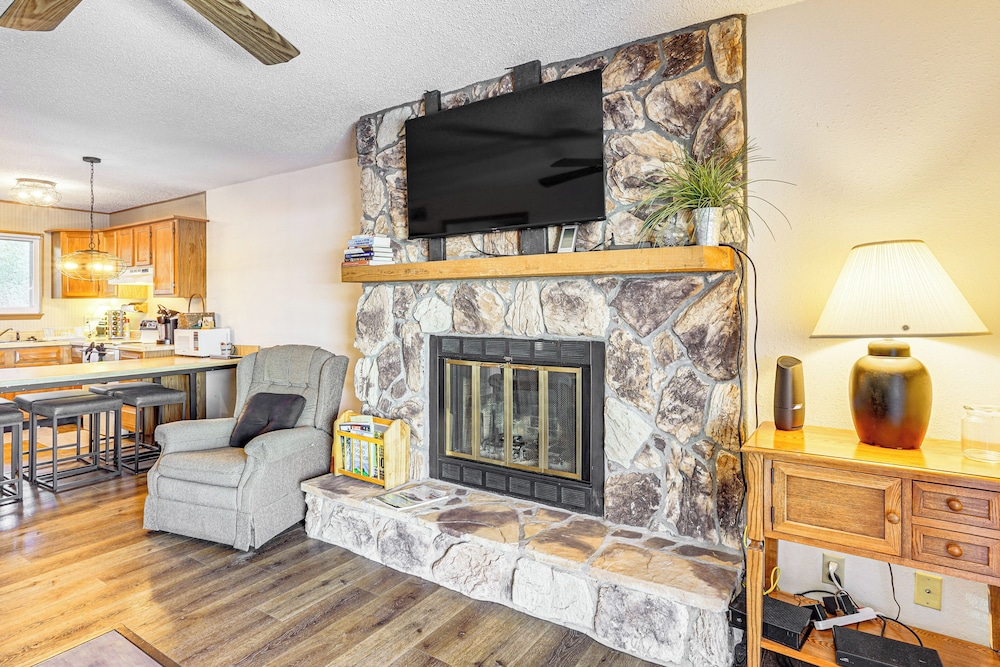 Lake of the Ozarks Condo w/ Screened Porch view 3