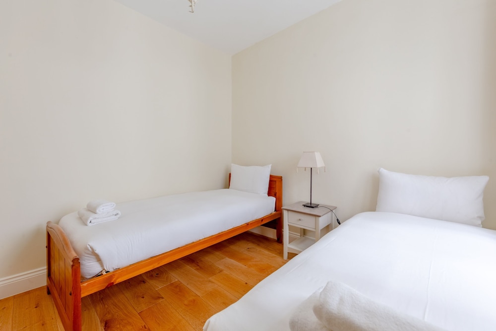 Spacious and Central 3 Bedroom House in Paddington