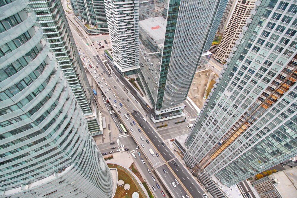 High-Rise Junior 2Br Condo downtown - Image 2