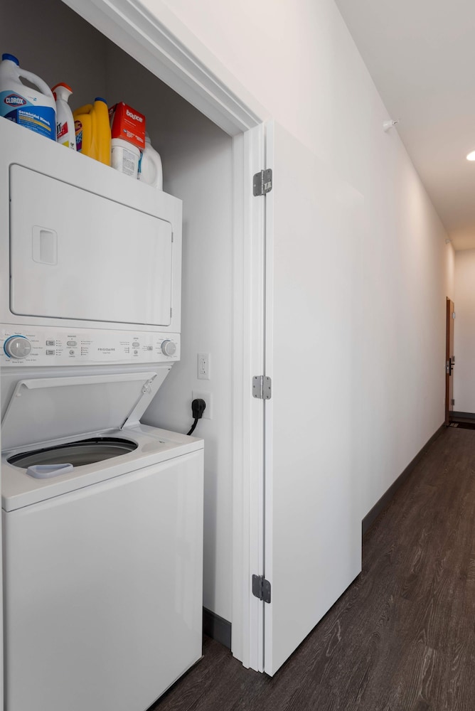 Cloud9 2x1 Apartments Fulton Market The Pop