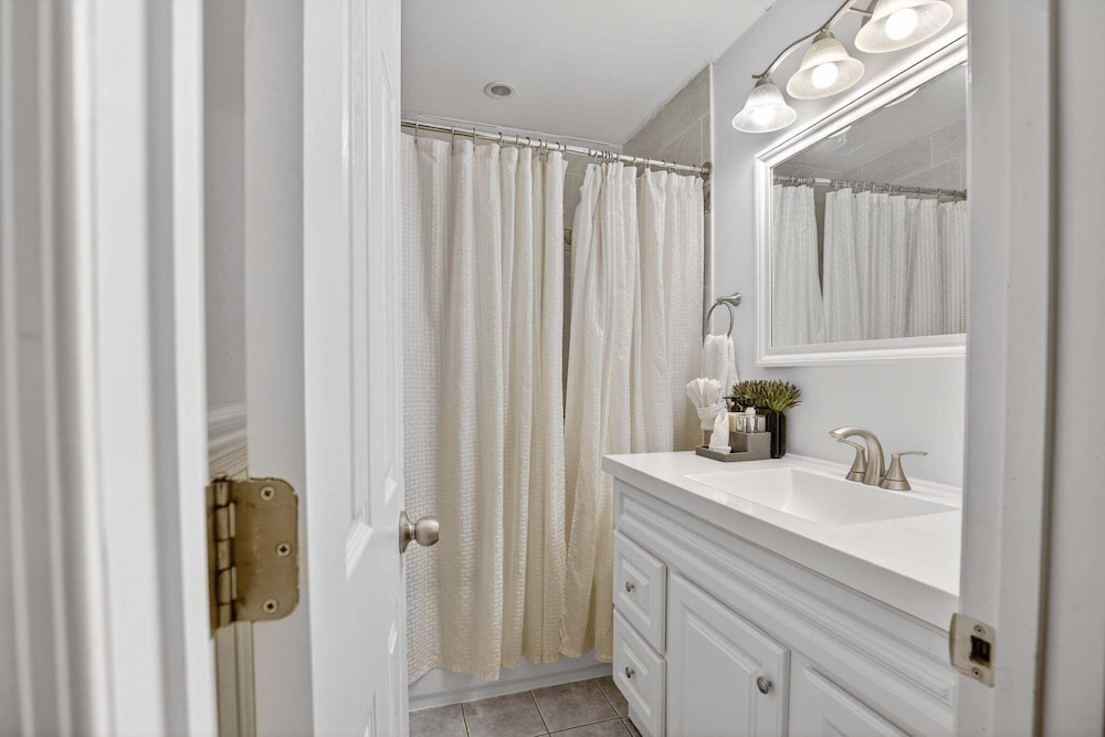 Elegant Home With Game Room Near Bwi 3 Bedroom Home
