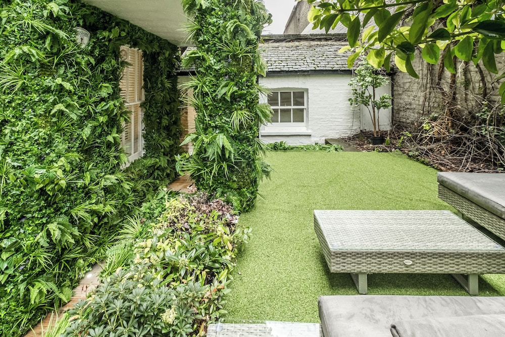 Luxury Oasis in South Kensington WITH AC