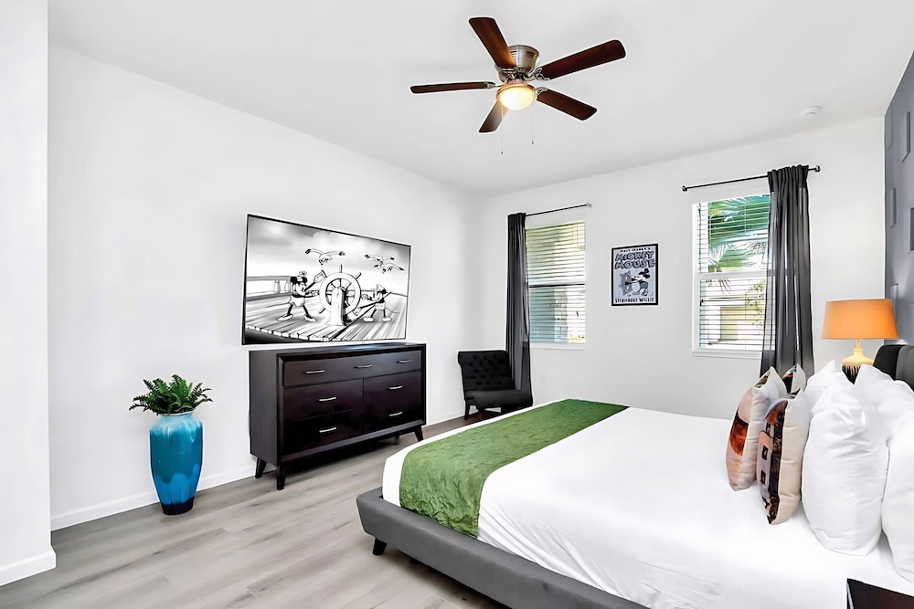 Upstay Family Resort 15br Home w Pool Tiki Bar