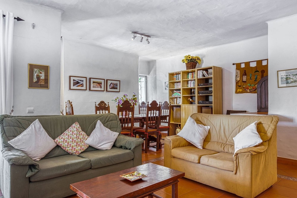 14B Quinta do Paraiso Amazing House Located in t