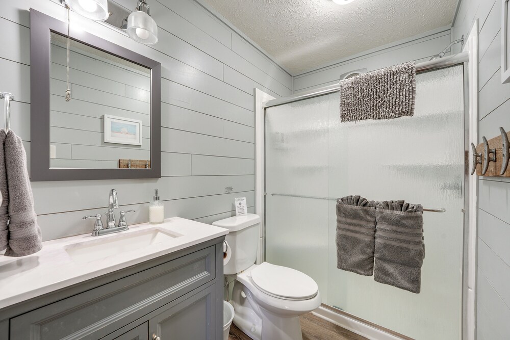 Hike, Boat, Fish & More: Table Rock Lake Cottage