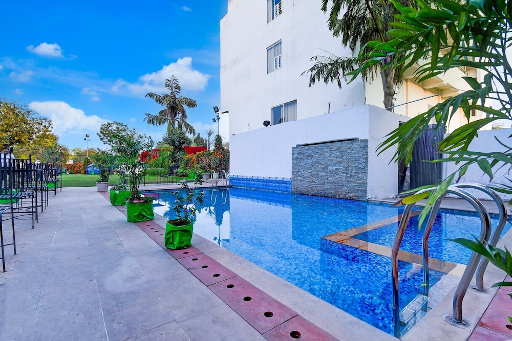 Luxury Stays With Pool Near Akshardham Temple