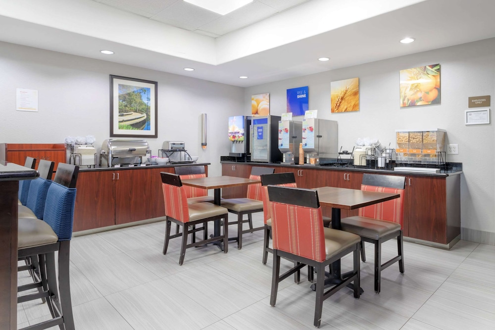 Comfort Inn Orange I-10 view 4