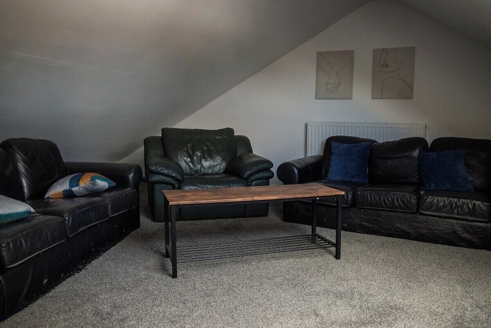 City Centre 6-bed Swansea Getaway