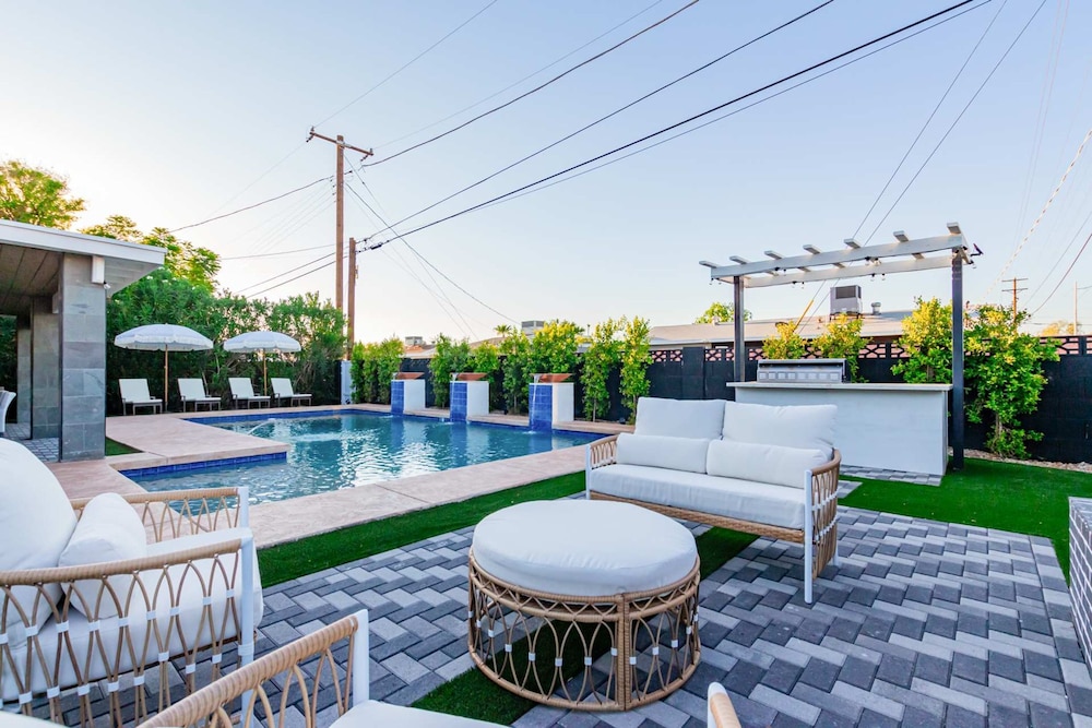 NEW The Kensington Custom Pool Al-fresco Living