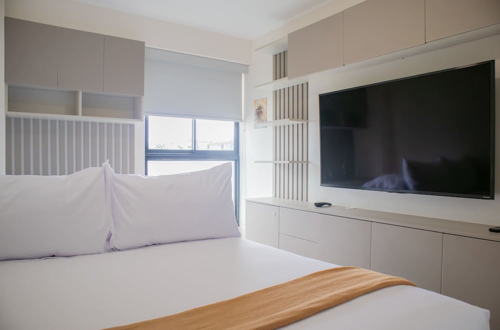 w Flawless 3BR w Balcony in Miraflores