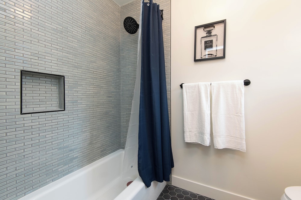 Superb Apartment near Dodger