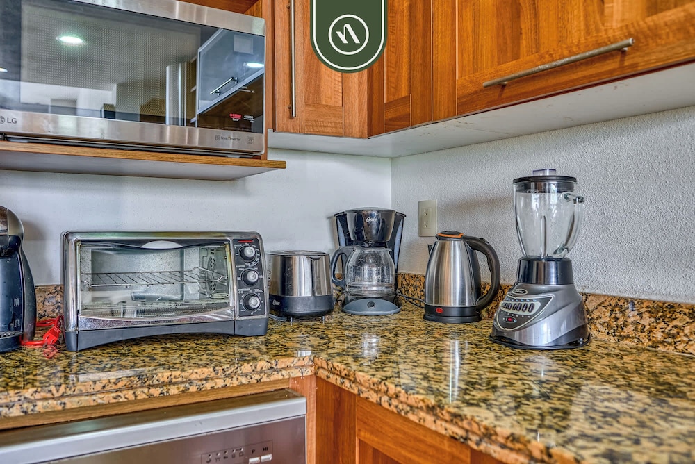 Oceanfront 3BR Condo With Beach Club - Pool