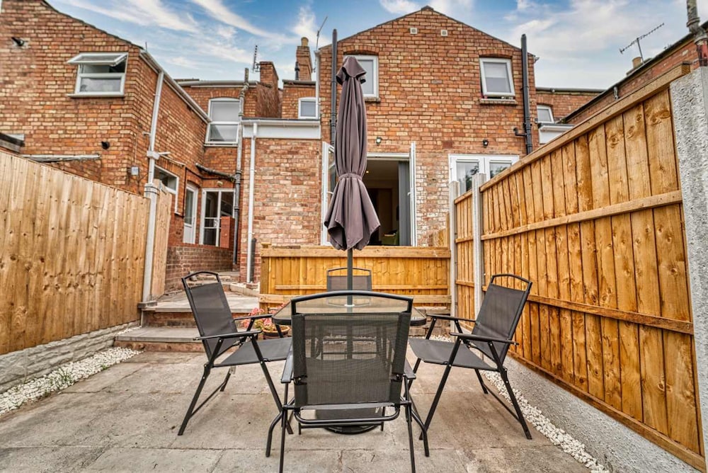 Host Stay Gillam House