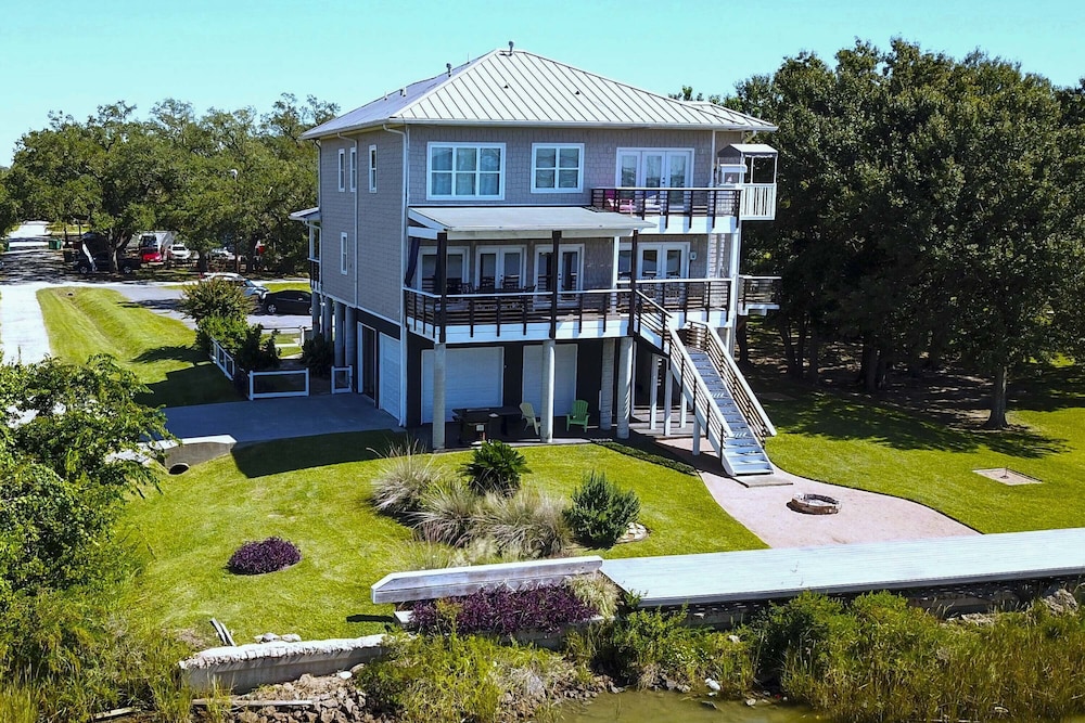 Secluded Seabrook Waterfront Home w/ Patio! view 3
