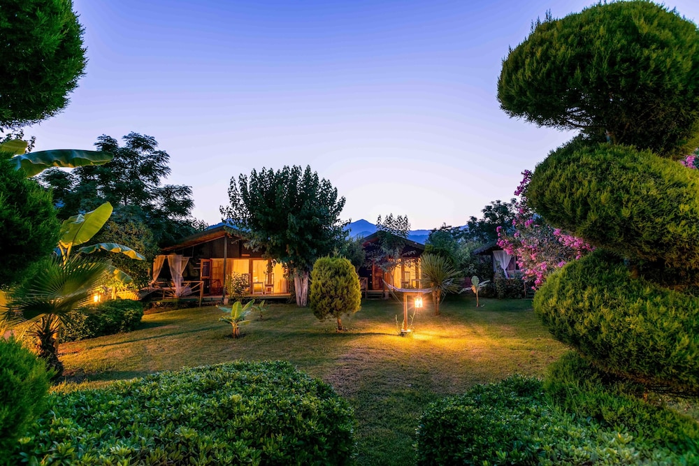Etenna Beach Bungalows - Image 47
