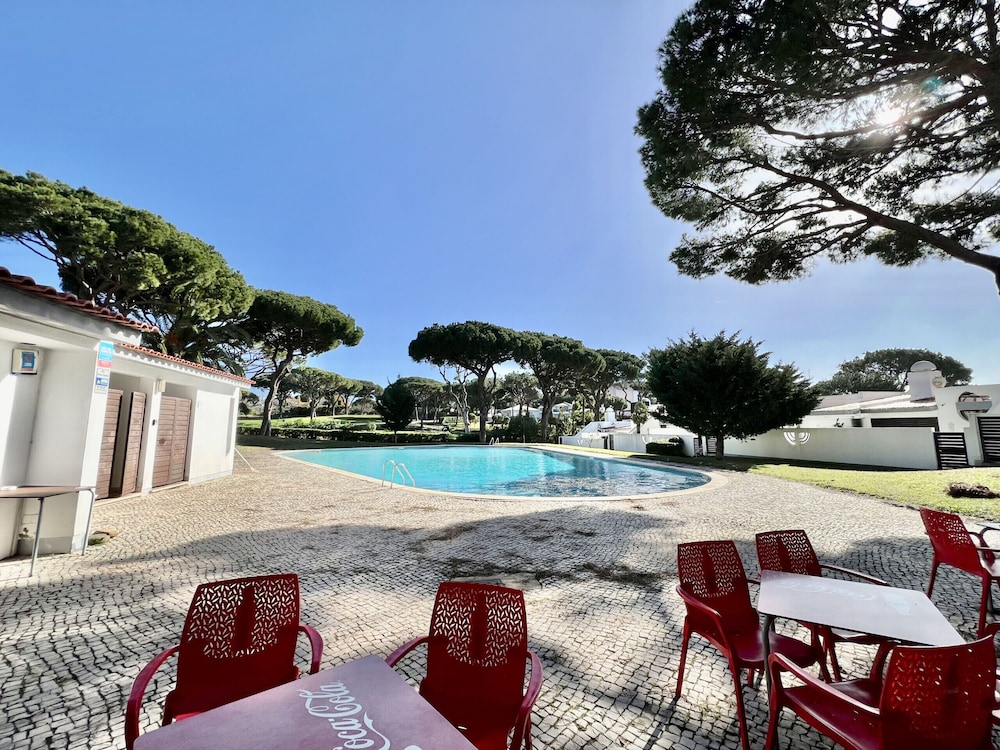Vilamoura SUN Bright With Pool by Homing