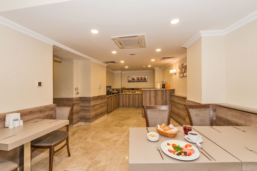 Alphonse Otel - Image 28