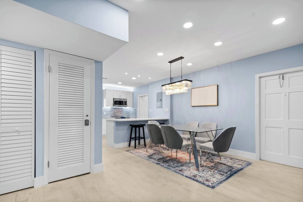 Las Olas & Beachside getaway with pool